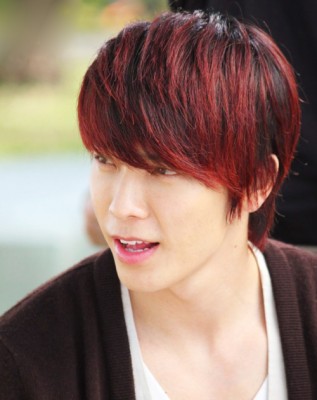 super-junior-donghae-red-hair-317x400